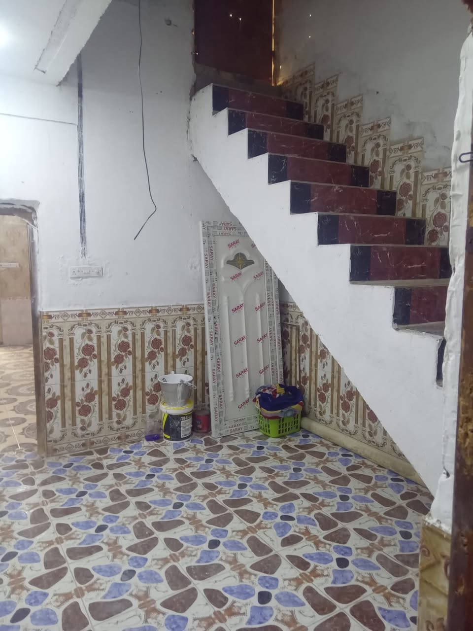 بيت للبيع أو للإيجار مساحتة 100 متر مجهز كامل كهرباء وماي يحتوي على حمام وتواليت ومطبخ وديوانية مشتركة على الصالة وعلى غرفتين نوم 
الموقع : حاوي العباس قرب أسواق السجاد 
للسعر او تفاصيل اكثر على الخاص أو واتساب ***********
