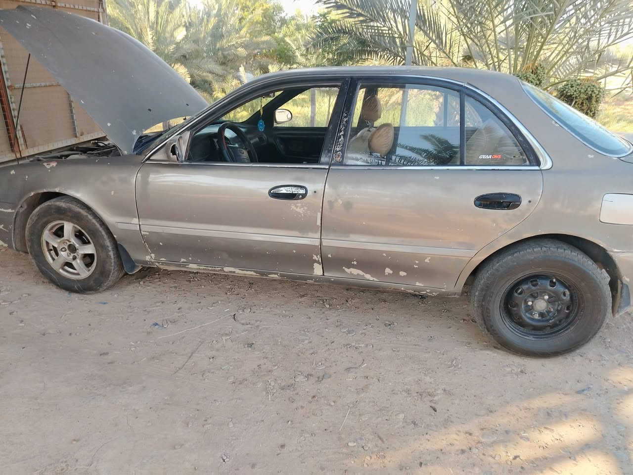 سونتا موديل 98لبيع تخم تاير جديد باتري جديد مكينة مبدلة قبل سنة حاوية حدادة صدر خلفي حاوية كامل الأتصال على الرقم *********** وع الفيس متواجد راسلني خاص وتدلل
