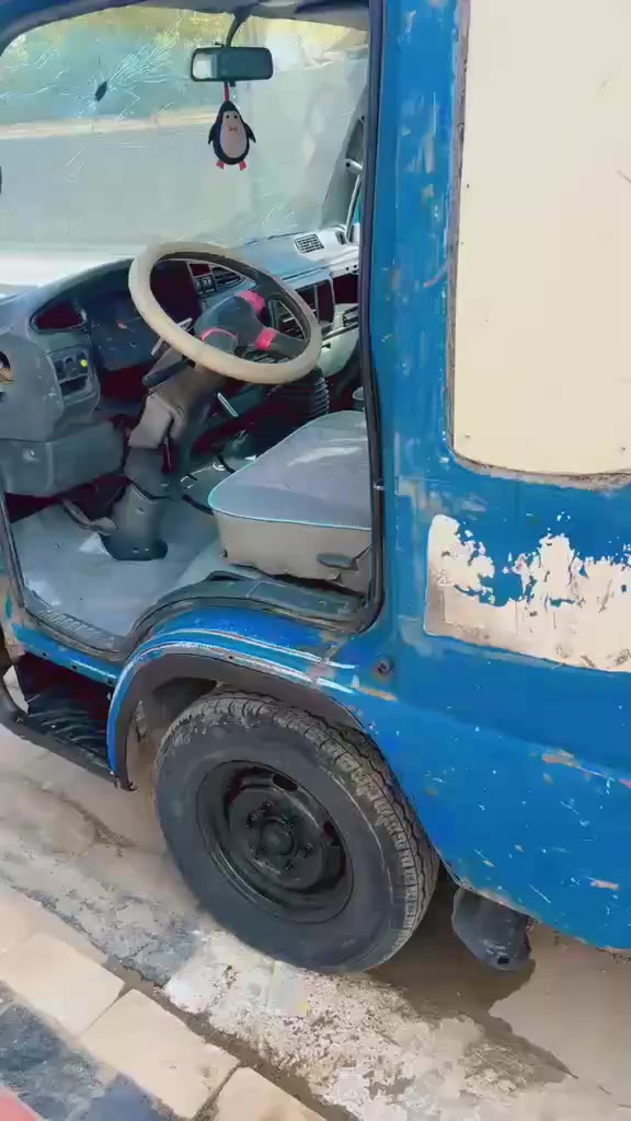 السلام عليكم سيارة للبيع موديل 93 كير وكينه جديده تخم تأير جديد حداديه جديده ما اندل راعيه ابيع برميل و4 تايرات مكينه 2700 جديده اتعهد سرقه فقط عشائر سنويه عضم عاج مكان كربلاء سعره 28 وبيه مجال مستعجل ع البيعه ***********
