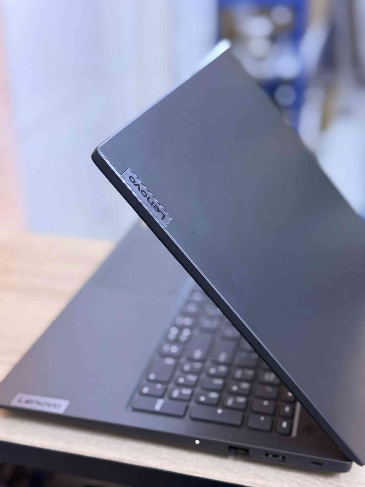 Lenovo للبيع 
المعالج كور اي ٧ جيل ١٢ 
رام ١٦ كيكا 
هارد ٥١٢ كيكا ssd 
كارت شاشة intel ires 
نظافة ١٠٠٪؜ 
مستخدمه ايام قليله فقط 
السعر ٥٦٥ الف
