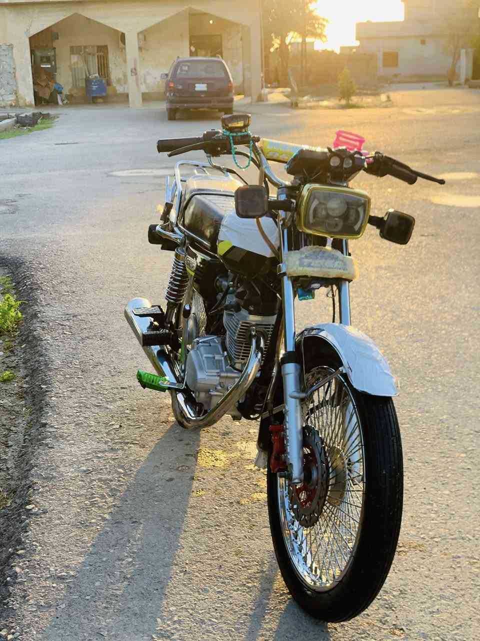 السلام عليكم للبيع دراجه تايكر 
موديل 2023 باب اول سونك محرك شرط لون اسود كهربائيات كلها شغاله وياله وتايرات جدد شاشه اكتروني شغاله مكاني تكريت الاتصال *********** متواجد نت أو تصال
