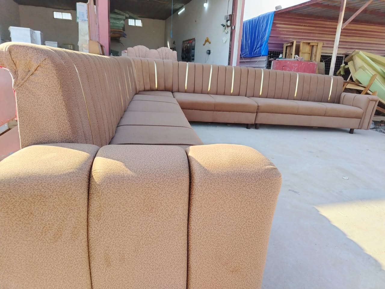 تجديد الديوان المستخدم تبديل سفنج +القماش+تغير الفصال حسب الطلب عنوان الحود
***********
