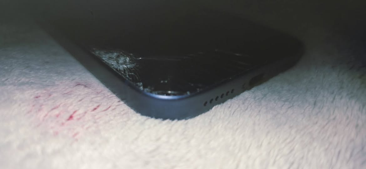 للبيع آيفون 17 برو ماكس 256GB أزرق تيتانيوم أمريكي، بطارية 100% مشحون 14 مرة والضمان لشهر 11/2026. الجهاز بدون كرتون.
الحالة: بيه كسر واضح جداً بالشاشة مبين بالفيديو وبقعه في الشاشه، وما مأثرات على الاستخدام؛ اللمس والشاشة والكاميرات كلها طبيعية وعلى الفحص.
الموقع: بغداد - البياع
للتواصل: ***********
السعر: 1,375,000 دينار (بيه مجال رمزي وبسيط جداً، رجاءً لحد يكسر بالسعر ويكتب أرقام بعيدة لأن البيع مو مال خسارة).

