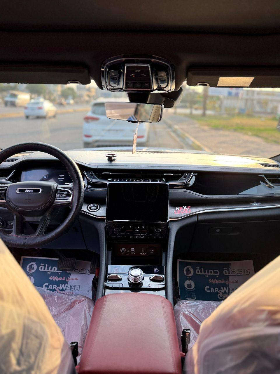 جيب كراند شيروكي اوفرلاند
الموديل :2023. (خليجي) . 
المحرك : . V6. 3.6L . 
العداد : 45000. (قابل للزيادة).  
بعدهة بالضمان مال وكالة 
مغلفة ppf بالكامل ضمان 10 سنوات
المواصفات :
* دفع رباعي 4x4 . 
* نظام تعليق هوائي (جكات). 
* قيادة ذاتية عند المنعطفات. 
* رادار امامي مع مانع تصادم . 
* نظام الرؤية الليلية. 
* تحذير الخروج عن المسار . 
* مستشعر نوم السائق مع نظام التوقف الآلي 
* تحذير النقطة عمياء ⚠ .
* نظام تحذير عند التقاطعات. 
* نظام تحذير عند تجاوز السرعة المحددة. 
* نظام عرض المعلومات على الزجاج الامامي (HEAD UP DISPLAY) 
* نظام تقليل الضجيج داخل المقصورة. 
* إنارة محيطية. 
* شاحن موبايل وايرلس. 
* تعديل وضعيات مقود السائق كهربائيا. 
* مرايا تعتيم ذاتي. 
* المرايا الجانبية قابلة للطي كهربائيا. 
* نظام الصوت  مع 19 سماعة. 
* ويل قياس 21 انج .
* سقف بانوراما .  
* شاشه كبيرة 10.1 انج . 
* شاشة للراكب الأمامي .
* نظام الخرائط (GPS) .
* عرض خرائط الطريق على لوحة القيادة.
* لوحة القيادة بقياس 12 أنچ. 
* 4 كاميرات خارجية مع بخاخات ماء للتنظيف. 
* كاميرا للمرأة الداخلية. 
* تصوير حراري ليلي .( ناظور ليلي)
* المصابيح الأمامية زنون .
* كشافات الضباب زنون . 
* دخول ذكي. 
* بصمة على 5 ابواب للدخول الذكي. 
* تشغيل عن بعد .
* الصندوق الخلفيي كهربائي .
* فتح الصندوق الخلفي مع حركة القدم.
* دوسات جانبية .
* فرش المقصورة الداخلية من الجلد الطبيعي الفاخر .
* اضافات من الخشب الطبيعي للمقصورة الداخلية. 
* ذاكرة لحفظ وضعيات الجلوس للمقاعد الأمامية
* مساج للمقاعد الامامية .
* المقاعد الأمامية كهربائية .
* المقاعد الأمامية تبريد وتدفئة .
* المقاعد الخلفية تدفئة وتبريد .
* ستائر للشبابيك الخلفية. 
* انارة داخلية LED متعددة الالوان . 
* حساسات امامية وخلفية . 
* 5 راكب المرغوب عند الجميع
* مكيف خلفي مع وحدة تحكم منفصلة . 
* تدفئة كشنات امامية وخلفية 
* تبريد كشنات امامية 
*تدفئة مقود القيادة. 
* مانع تصادم خلفي .
* بلوتوث تلفون . 
* محدد سرعة . 
* نظام التشغيل والاطفاء الاوتوماتيكي .
( التشغيل عن بعد) 
* نظام بريك اوتماتيكي
ملاحظة / السيارة بيهة 3 رصعات راجعة pdr 
وخشم جاملغ بي صبغ رشة 
 للاستفسارالاتصال على الرقم 
***********   السعر 42$
