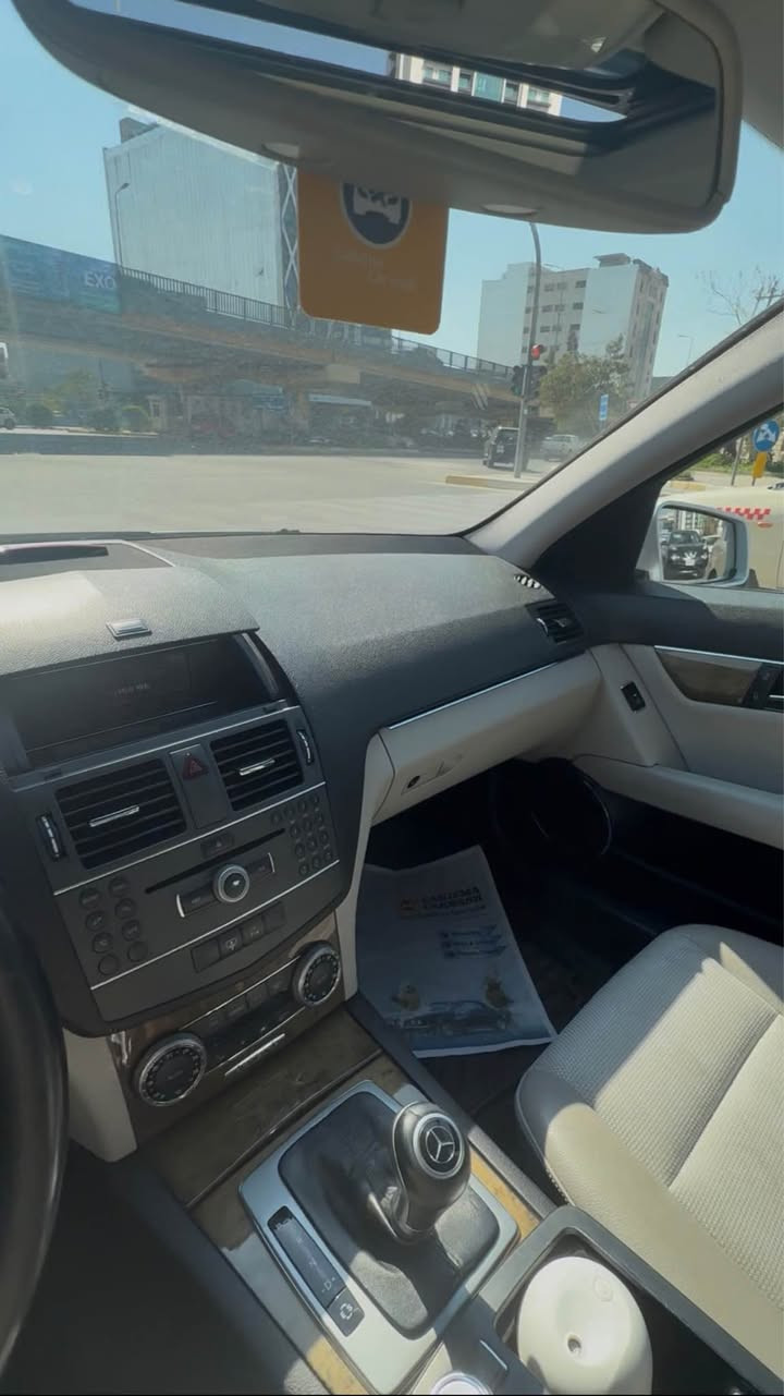 مارسيدس بنز C200 موديل 2011 كلين تايتل
بدون اي ضربة مخزنة من وكالة مارسدس اربيل ماشي 97,000km  حقيقي رقم و هزة و سنوية جديدة فول مواصفات

محرك 1.8 توربو اقتصادي بامتياز

بانوراما - حساسات ٣٦٠ - كراسي كهرباء - وضعيات قيادة ( سبورت ، ايكو ) - بردة كهربائية - اتصال بلوتوث

السعر ١٣٠

*********** أربيل, العراق
