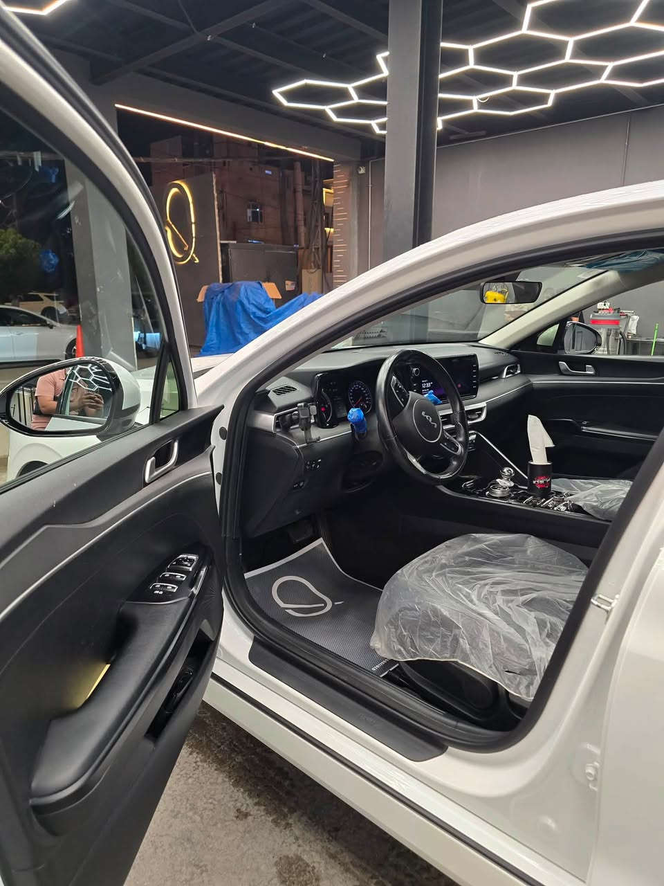 K5 2023 هايبرد ١٦٠٠ تيربو 
سياره فول مواصفات فقط بدون بانوراما كير موس 
سياره نظيفه جدا ومكفوله كفاله عامه فقط بيها ضربه خفيفه ب ستوته بالبنيد والباقي مكفول 
مكانها بغداد 
للاستفسار واتس او اتصال ***********
