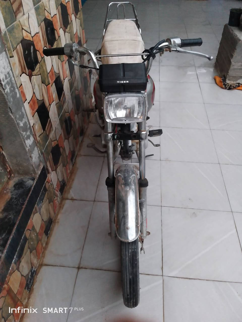 السلام عليكم  للبيع  تايكر الشاصي موديل 19 ولمكينه 21 الدراجه اوراق اصولي السعر 450وبيه مجال حك الجيه ولمكينه خرسه الله شاهد  الشراي بي خير ويدلل وذا لوتي اعبر المنشور *********** المكان حله سياحي عتايج
