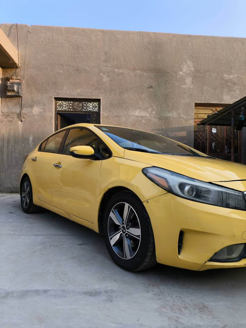 سلام عليكم
للبيع كية فورتي 

موديل 2018تكسي 
نص فول 
سيارة جاهزة رقم مثنئ دولي بسمي مكينة 2000 دوش
ضرر جاملغ الامامي بدون دواخل 
السعر 120وبيهة مجال 
مكان السيارة السماوة 
للستفسار اكثر انتصال ***********
