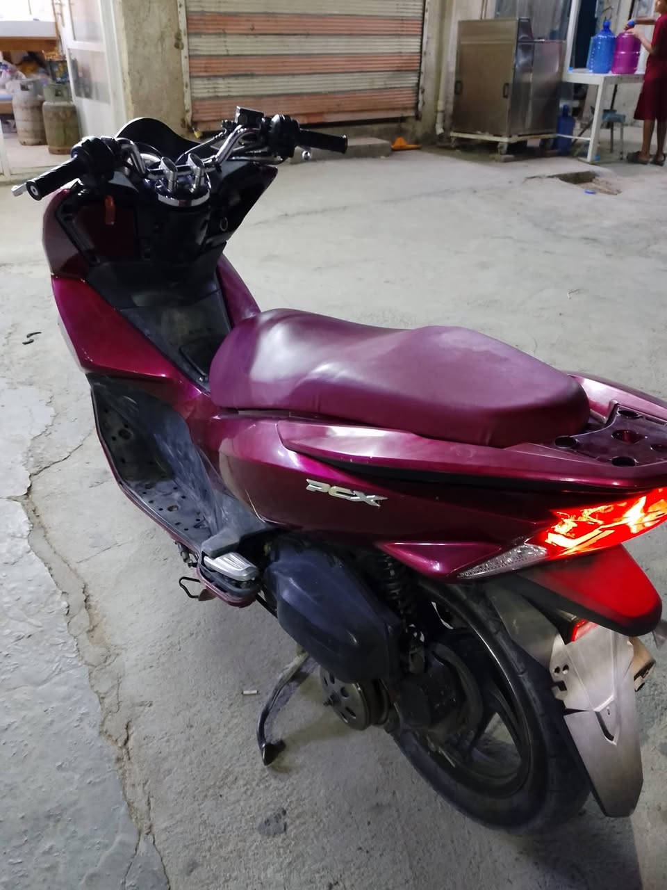 سلام عليكمpcx دراجه كلشي موضح بل فيديو سعر 700وبيهة مجال لشراي
العنوان بغداد الشعله 

رقم الهاتف  ***********
