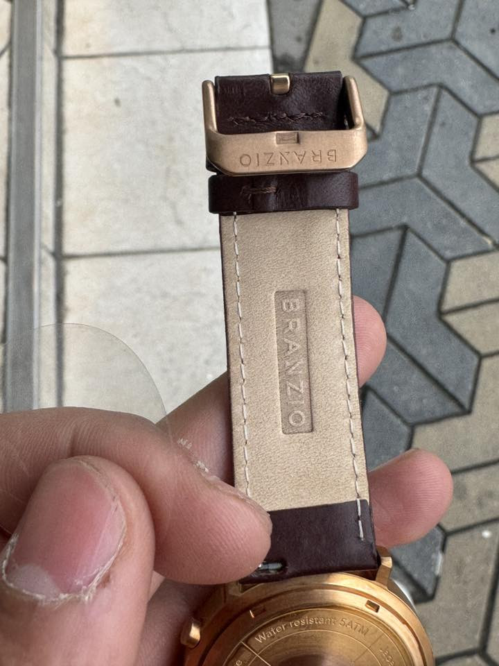 ساعه اصلي من شركة BRANZIO الكنديه
مكاني بغداد الشعله لايوجد عندي توصيل  سعرها قفل ٦٠ الف 
***********
