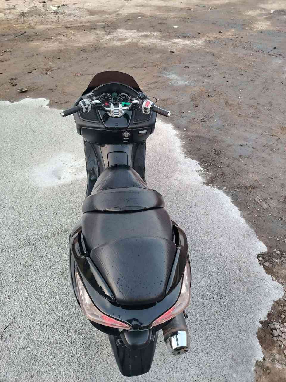 سلام عليكم فورزه 0/8  الدراجه خير من الله ونضيفه تجي اي نقص بيها من كلشي تاخذها وتروح المحرك مبدل فقط زنجيل زائد تدفئه كير ملغي فقط اوتو ماتيك كهربائيات لايت زنون شلعه وسرعه معدل تجي وتشوف بعينك  كله فول مكاتبه بسمك سويلك مكاني كربلاء اي استفسار اتصل عل رقم او واتساب غير متواجد عل الفيس السعر ٩٥٠ وبيها مجال ***********
