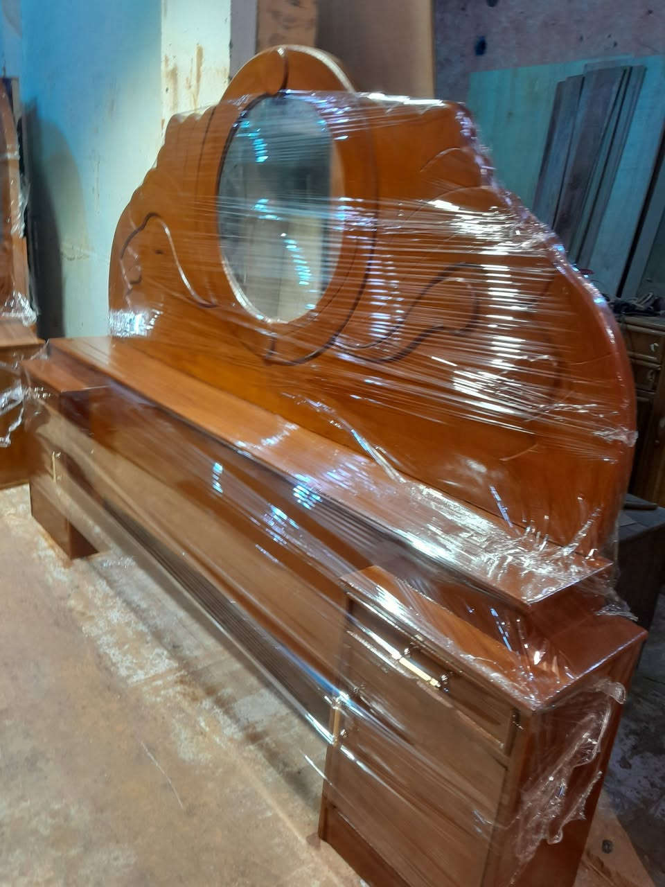 غرفه ام سته نجاره وثكيل السعر اربعميه وخمسين ألف وبيه مجال شي بصيط الحله ابو غرق ***********
