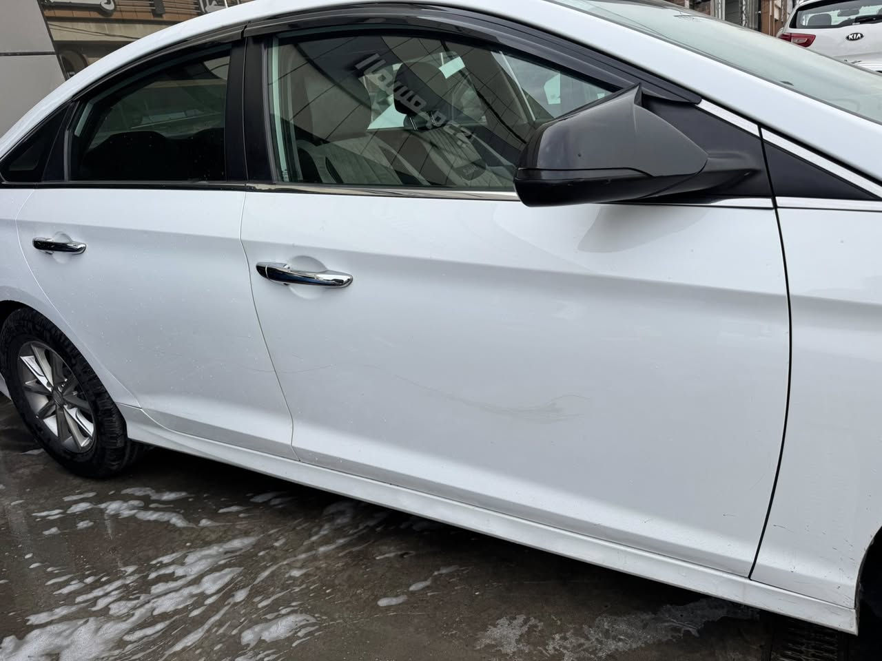 سوناتا 2019 سياره بجم قفل وارد امريكي  بيها جنطه وجاملغ خلفي السياره كير مكينه تبريد صدر كلشي مكفول بيها متصرف عليها ولا ربع  مكان السياره بغداد الكرخ 
السعر 125 ورقه بيها مجال بسيط 
***********
