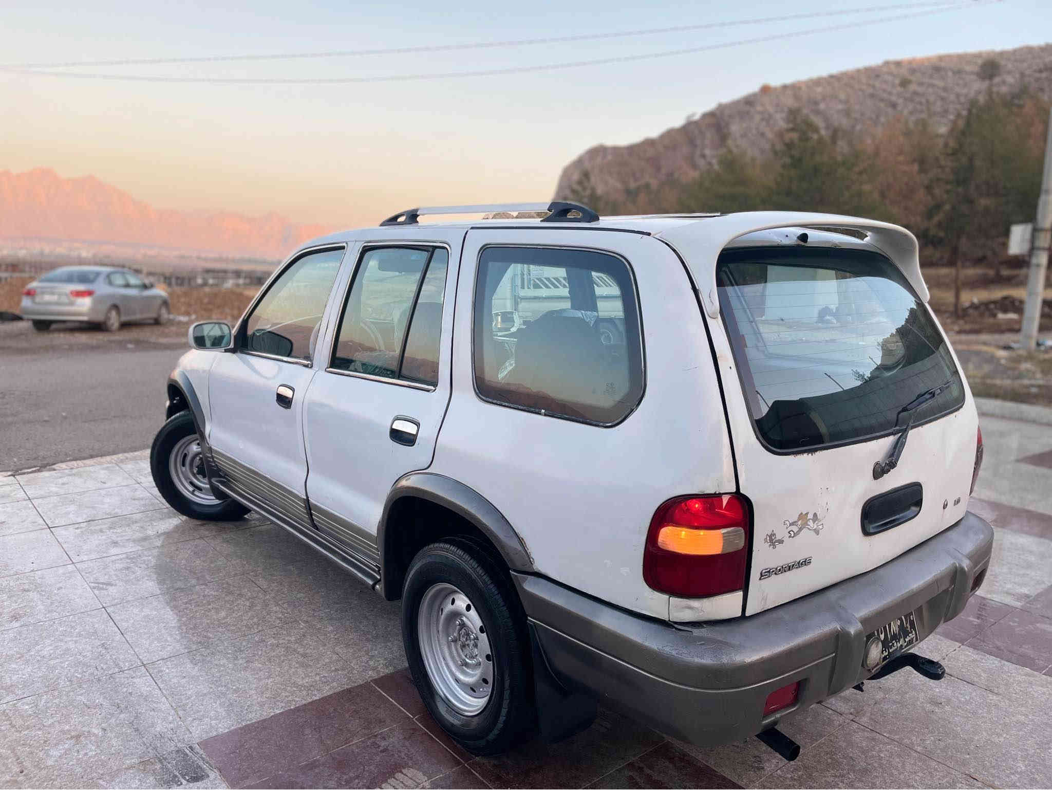 بِسْمِ اللهِ الرَّحْمَنِ الرَّحِيْم

کیا سپۆرتاج 2001.  مەکینە ١٦ بەخ و تەبردی سارد و گەرم ❄️🔥. دەبڵ ئەکسل تەنها قورسەکەی ئیش دەکا 

حلووج ماڵی مەدەنی بەشەرت
دەحامی بۆ دەحامی بە شەرت وبەزەمان 
سەیارەیەکی تا بڵێی نەرم و نۆڵ و خۆشە 

هەتا بڵێی توندو تۆڵە 
گێڕ مەکینە ئەکسل تەقە و ڕەقە بەشەرت 
موس بڕاوە لێدراو وەرگەڕاو بەشەرت 

نوکە دەرزی دەحمی نیە 

کامل گێچەکانی ئیش دەکا 
٤ جام کارەبای 
بەردەرکاو داژبوولی لۆک لۆکە 

٤ تایەی جەبەلی

لایت بەرزی و نزمی فڵچە و چواری و کارەبای کامل بەشەرت

تەنجیل و موکەبەڕەی دەرەجە یەکی لەسەرە 
هەتا کوشنەکانیشی بیلادین 

قفڵ مەرکەزی و تەرتیبات 

گەرمیەکی لەسەرە لە دەرەجە ٢ لەبەری ئیدارە ناکەی دەیکاتە حەمام 

سەیارەکە ماڵی دۆستە. تا بڵێی مەزبووت و جوانە 

لەخزمەتان دام سحرێکی وام داناوە خوار هەموو بازاڕ. و دەستی دوو 
 شوێنمان ڕانیەیە لە خزمەتت هەموو لایەک داین 

قفڵ قفڵی ١٨$ گەڵایە ماڵی زستان و شاخ و کێو 
ژ.م ***********
*********** رانية
