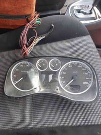 للبيع شاشة نظيفة ب ٣٠ الف  07704284621