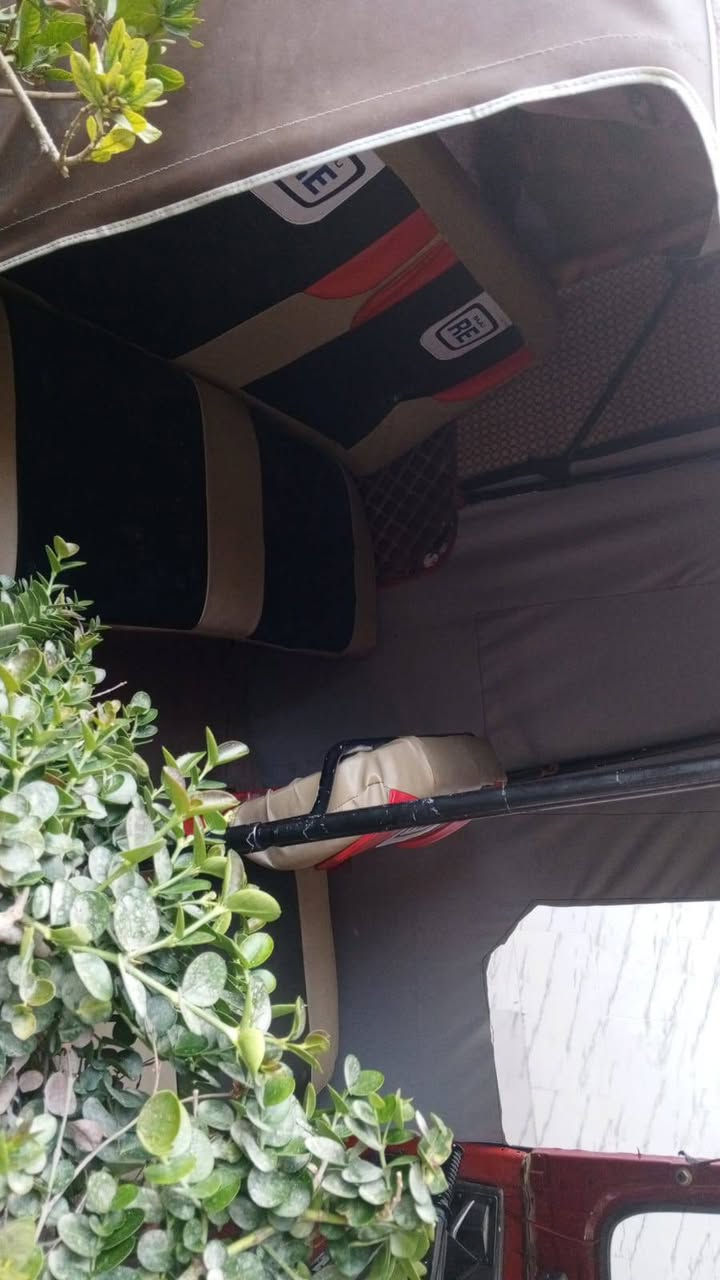 السلام عليكم تكتك للبيع زيل محركها باجاج وغراضهه كله باجاج اوراق السعر ثنين ونص***********
