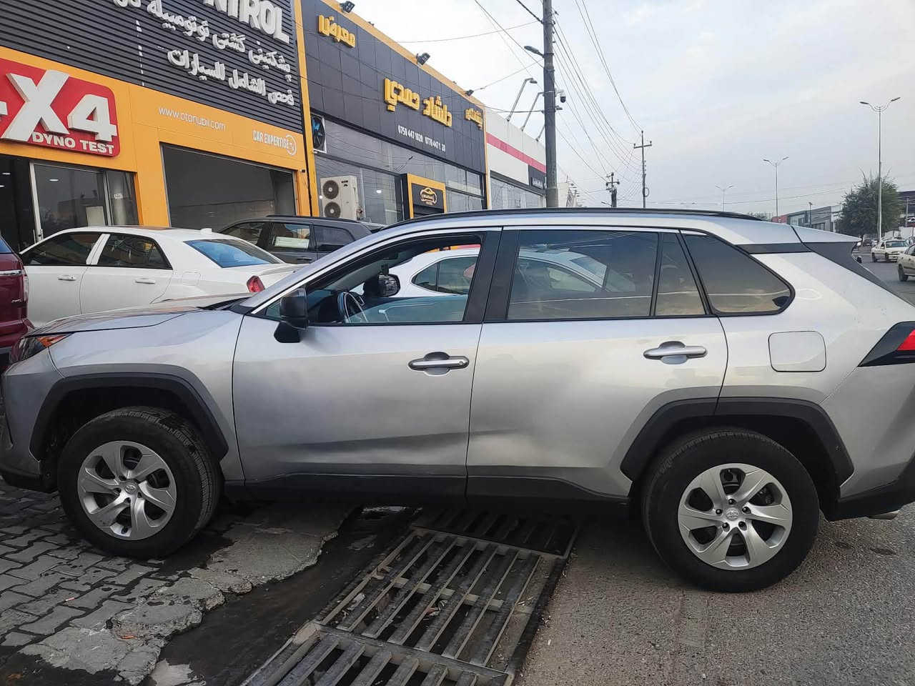 تويتا رافؤر٢٠٢١
واريد ئه مريكي
مواسفاتLe
ئيكؤ
بريك كاره بايي
رادارخه تي جاده
ته حديد سورعه
٦٧هه زار مايل رؤشتوه
گيرومكينه  سفره
ده ستكاري هيچي نه كراوه 
٤ بستؤن
ره قه م هه ولير
ره قه م و سه نه وي نوييه
به ناوخؤمه
بؤياغ ده رگاي سايه ق 
ده رگاي دواي سايه ق نيوه يه
نيوه ي دؤسه ي بؤياغه
پيش و پشتي كه پسه 
ئيرباگي داشبول نه ته قيوه 
سوكان   سيسته مه 
ديناريك مه سروفيرنيه
شوين قه لادزئ
***********
سعري ٢ دفتر محامه له بشدار, السليمانية
