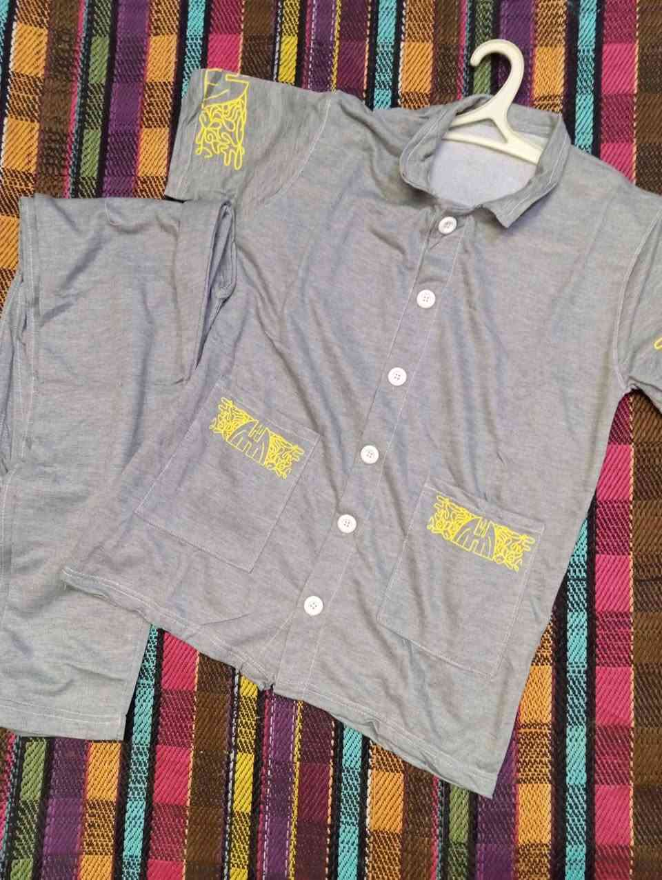 تراك ولادي جميع القياسات تصفية محل بالوان مختلفة البيع كل الكمية للاستفسار الاتصال عل الرقم او المراسلة على الواتساب   ***********  من تاخذهن وتبيع تنزيلات بيهن خير من الله
