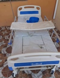 سرير طبي استعمال قليل 07753956603