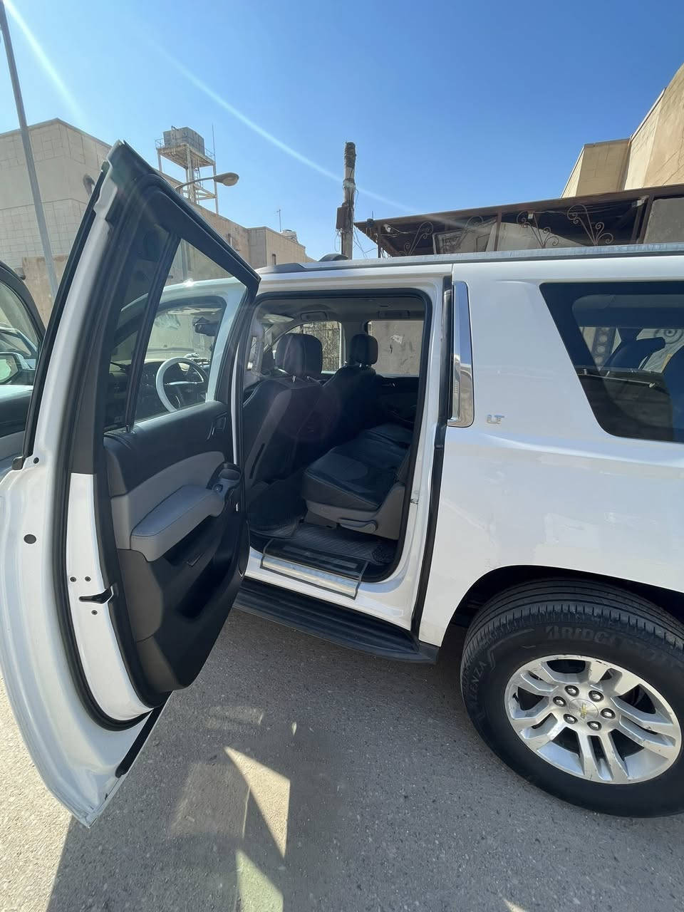 سياره لبيع والمراوس جارجر اوبامه
تاهو  مديل2018 كفالة من الضربه
جديدة السياره
المواصفات  
8سلندر محرك(5300) 
تويل طبله
قاصة سريه
فول تحكمات + انظمة قيادة 
كراسي اثنين كهرباء
كشن هزاز عند الاقتراب من اي شي
شاشة امامية
وضعيات قيادة
نظام_AUTO_START
اشارات_مساعدة_ركن_المركبه
نظام_AUTO_HOLD
تبريد خلفي منفصل
تشغيل عن بعد
كروس سرعة
فول تحكم استيرن
دبل كير(عادي+اوتوماتيك)
(حساسات خلفيه)
نظام تحكم بمستوى الضوء الداخلي
سستم سماعات bose
تحكم بوضعيه السكليتر والبريك حسب الراحة
مانع انزلاق ABS 
لد امامي
هواي مواصفات بعد
مكينه كير تخم تاير ياباني سياره جازه من كلشي 
جديد احلا من صور
رقم بصره ومكاني بصره رقم ***********وات ساب وتصال غير متواجد ع مازنجر
