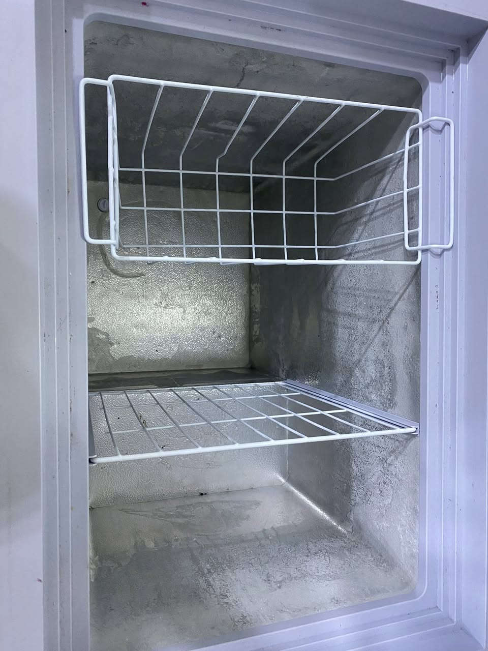 مجمدة وبراد ثنينهم شغالات اي ضرر مابيهن 
ثنينهم ب200
مكاني تقاطع نهروان منطقه الخنساء


**إذا كنت صاحب هذا الإعلان وتريد حذفه لأي سبب، رجاءا أرسل رسالة إلى الدعم الفني**