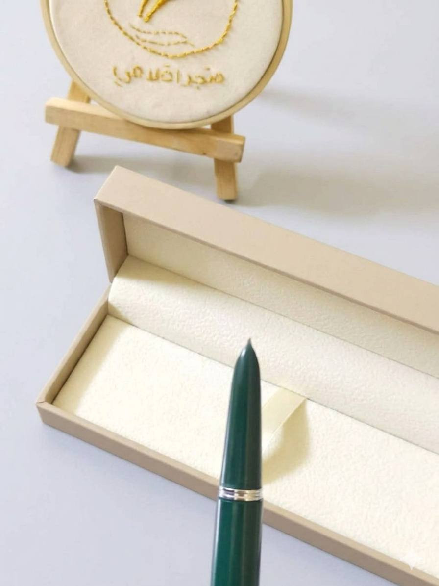 السلام عليكم
قلم حبر باركر 21 غير مستخدم نهائيا أمريكي باللون الزيتوني المميز
بلد الصنع :امريكي
تاريخ الصنع : ستينات
الحالة :غير مستخدم و بالعلبة الاصلية
التعبئة : محبر ضغط
حجم النبلة :M
السعر : 50،000 دينار مع علبة حبر 50 مل 
الحجز على الوتساب :
wa.me/9647808448989 
التوصيل لكل محافظات العراق بسعر 5000 دينار


**إذا كنت صاحب هذا الإعلان وتريد حذفه لأي سبب، رجاءا أرسل رسالة إلى الدعم الفني**