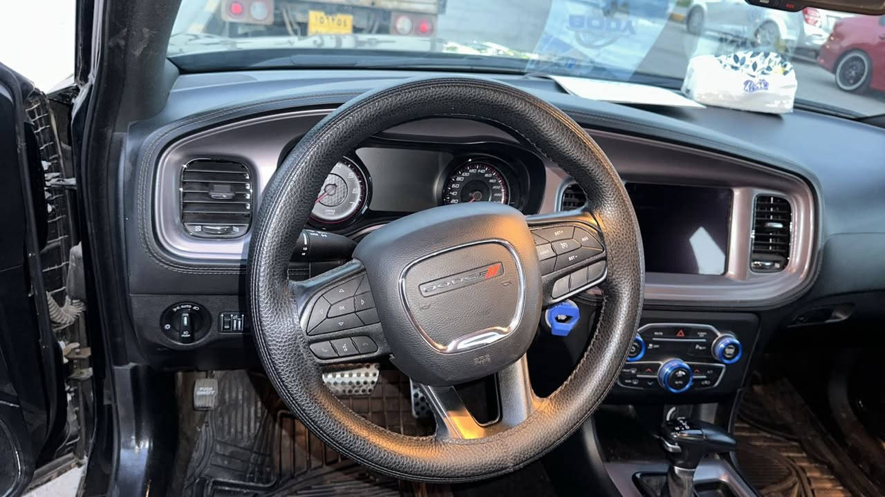 ‏دوج شارجر 2023 السيارة ‏حادث موظح  فقط بس قطعة وحدة sxt بدون ارباك عليهة تغليف بل كامل السعر250 اوبيهة مجال قليل***********
