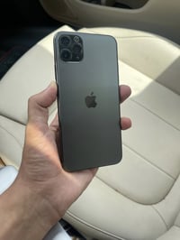 11 برو ماكس ذاكره 256 لون زيتوني نموذج m سعر الجهاز 200  وبي مجال بسيط...