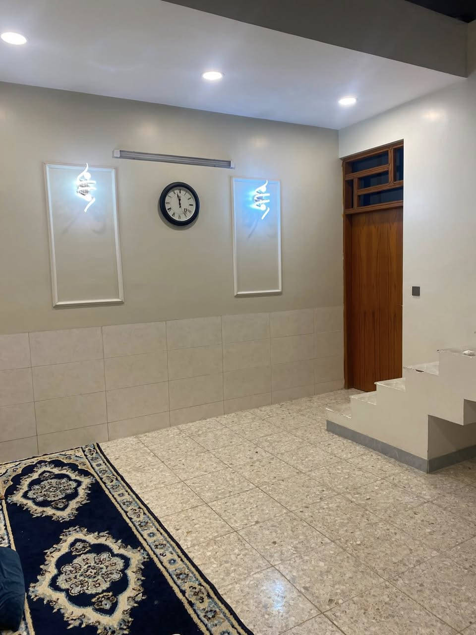 بسم الله الرحمن الرحيم 
دار زراعي للبيع في حي طارق شارع القديم 
بداية المنطقة 
المساحة ١٠٠متر 
٥*٢٠للاستفسار اكثر 
*********** 
السعر ٧٨مليون

