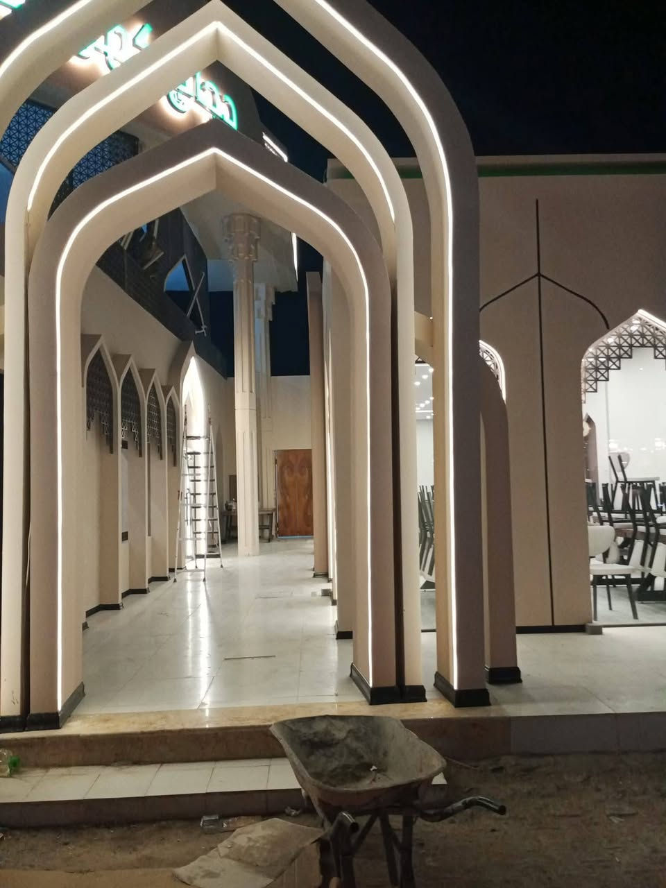 سلام عليكم ازا اكو مقاول أو شركة نستلم من عندهم شغل
متوفر كادر سوري في مجال ديكور وصبغ 
شغل استلام مهندس  شغل علمضمون وبدقا عاليا 
بأسعار مناسبة 
***********
بلخدمة
