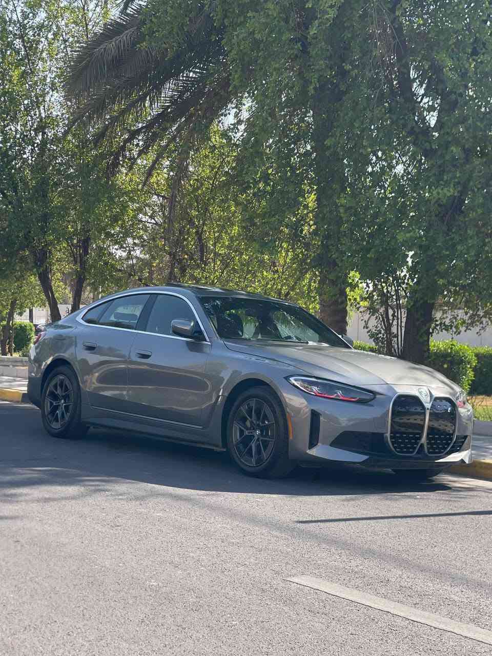 35 BMW i4 Edriv.
2024

كهرباء بالكامل

.

المواصفات :

بطارية 84 كيلو واط  (الشحنة تمشي 400-500 كيلومتر)

بانوراما

لايتات امامية متحركة عدسة Adaptive laser led

حساسات امامية وخلفية

رادات جانبية وامامية

كاميرا  خلفية

انارة محيطية ambient lights ￼

توقف ذاتي

تنبيه اصدام للمركبات وللاشخاص

محدد ومثبت سرعة + تنبيه الخروج من المسار

نظام الترفيه idrive 8 احدث نظام

ممكن عرض خريطة ويز على الشاشة الاماميه (امام السائق)

المسافة المقطوعة 

مقاعد كهرباء + تسخين مقاعد + تسخين مقود قيادة

اوامر صوتيه في النظام الترفيهي

السرعة من 0-100 خلال 5 ثواني

حادث السيارة : البنيد نفسه مصلح بدون دواخل بدون لغد وشاصي 

 ايرباك ( ستيرن دشبول )

السعر 28000$ الف دولار 280 ورقه وبيها مجال 

رقم الهاتف … متوفر واتساب
***********

