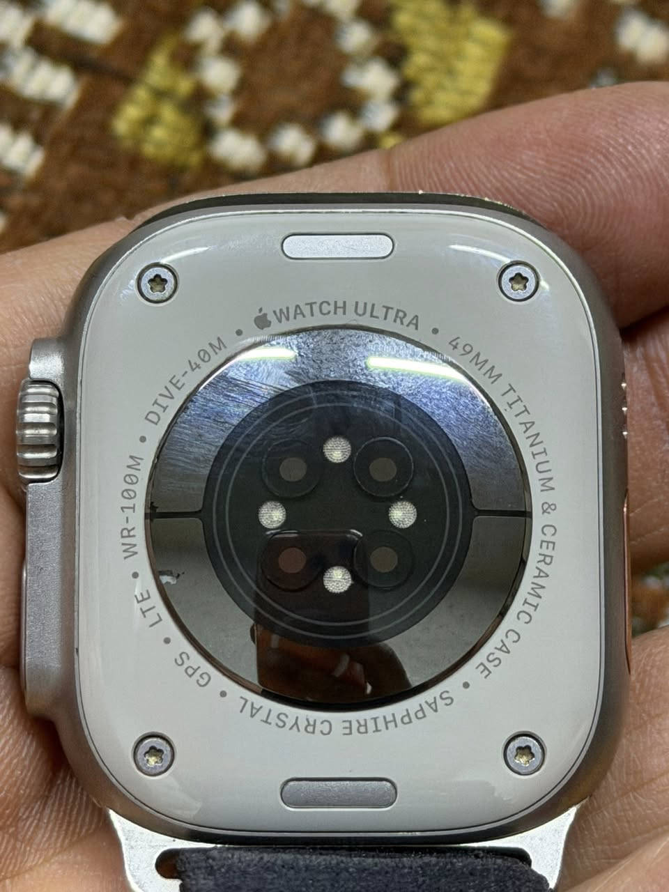 سلام عليكم ساعة ⌚️ الترا (1)للبيع بطارية 🔋 89نضافة 💯/90 كارتونة ضايعة 🔌 شاحنة الاصلية وياها 
السعر (450)
مكاني الشعب 
 ***********
***********
