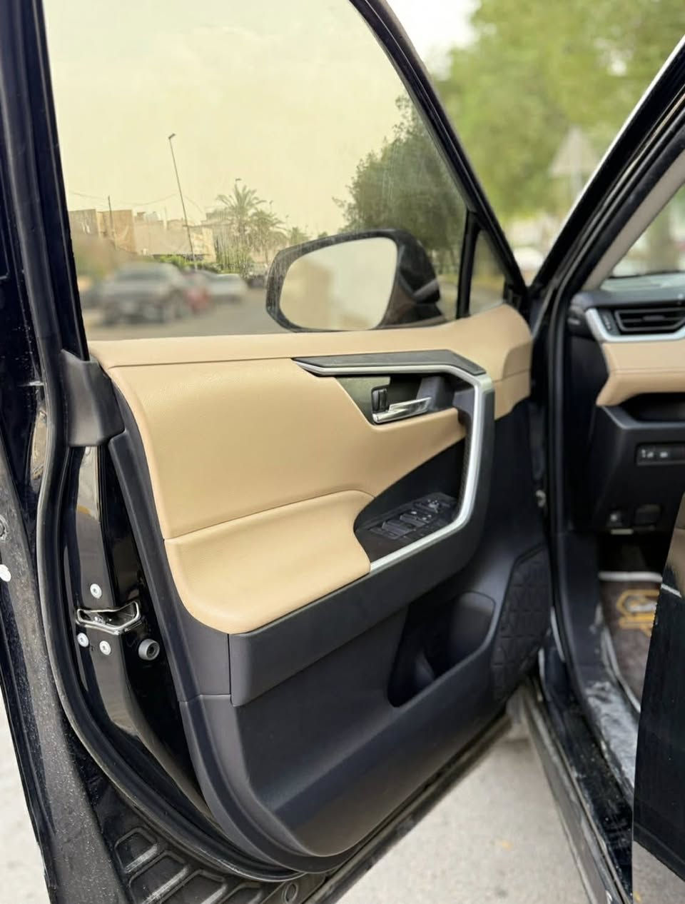 راف فور موديل ٢٠٢٢ xle
رقم بغداد باسمي ماشية ٢٢ الف ميل حادث ربع دعامية  صبغ فقط دعامية تبريد غاز الشركة ما ملعوب بي السيارة جديده 
بيع فقط مستعجل السعر ٢٢٠ ورقة 
للتواصل ***********
