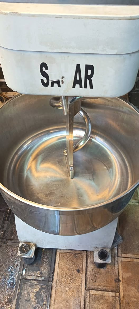 عجانه للبيع لولبيه ام جيس ايرانيه الصنع كل كهربائيه وماطورتها ايطالي عجانه جديده ستخدام كولش قليل دبل ماطور ثري فيز سرعتين اتجاهين مكاني الكاظميه ***********
