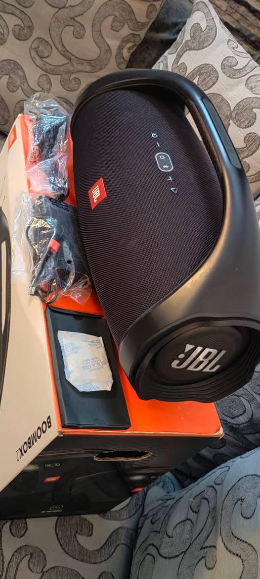 مكبر صوت بلوتوث محمول من طراز JBL Boombox 2 باللون الأسود.يأتي بتصنيف مقاومة للماء IPX7، مما يجعله مناسباً للحفلات والمناسبات الخارجية قطعة مميزة جدا أعلى سعر ابيع


**إذا كنت صاحب هذا الإعلان وتريد حذفه لأي سبب، رجاءا أرسل رسالة إلى الدعم الفني**
