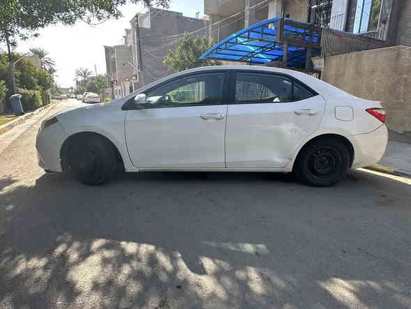 السلام عليكم كورلا 2014 le للبيع 
وارد امريكي
(((كير قطره AT))) المرغوب قليل بهذا الشكل
🔹 المسافة المقطوعة: [145 الف ميل]وقابل للزيادة 

المواصفات:
✅ محرك 1.8 لتر 4 سلندر (اقتصادي بالبنزين)
✅ تحكم استيرن جهتين
✅ شاشة مع كاميرا رجوع
✅مري كهرباء
✅جام كهربائي 
✅ تبريد ثلج ❄️
✅ تدفئة 🔥 
✅  حساسات إطارات
✅مانع تزحلق
ABS✅
✅ لايتات LED زنون أمامية
✅ قفل مركزي + ريموت

الصدر كله جديد + دسكات وفلنجات جدد
تخم تاير جديد 

💥الحادث 
جاملغ خلفي وقبغ جنطه 
((بيه صبغ الجاملغات الخلفيه. وقبغ الجنطه مبدل نفس الون))
يعني 2 قطع صبغ فقط وبيه مكانات بارد سونار موجود 

السيارة نضيفة جدا وممتعوبه مال بيت ومحافضين عليه 

💵 السعر: [124$] ومجال بسيط
📞 للاتصال: [***********]
🏘️العنوان: بغداد حي الخضراء
