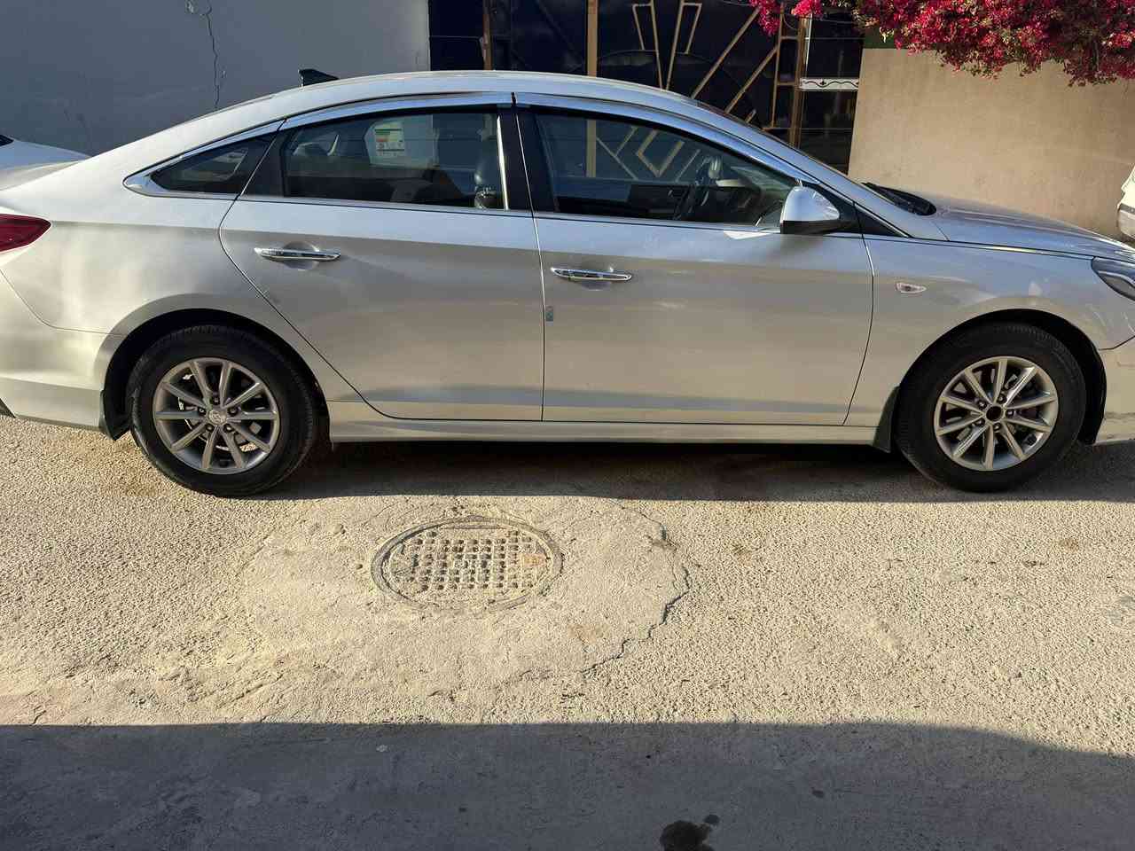 السلام عليكم ورحمه الله وبركاته
سوناتا موديل 2022 وارد كوري بانزين السياره فقط قطعه وحده صبغ من كوريا جاملغ خلفي صوب سائق والباقي كفاله لد خلفي. تدفئه وتبريد بالكشن  السيارة احلى من صور رقم اربيل الدولي تحويل أو وكاله للاستفسار أكثر اتصال على الرقم  ‏‪***********‬‏
