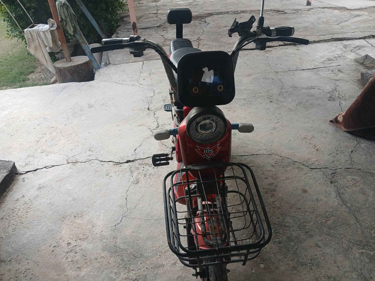 سلام عليكم دراجه شحن موديل2024بطاريات صارلي شهر ونص من بدلتهن كلشي فولل اربعه نمر سرعته 99 بيهة ابلوتوث عيني الدراجه فولل ماشالله وشرط عل فحص سعرها 300  رقمي متواجد عل واتس ***********
