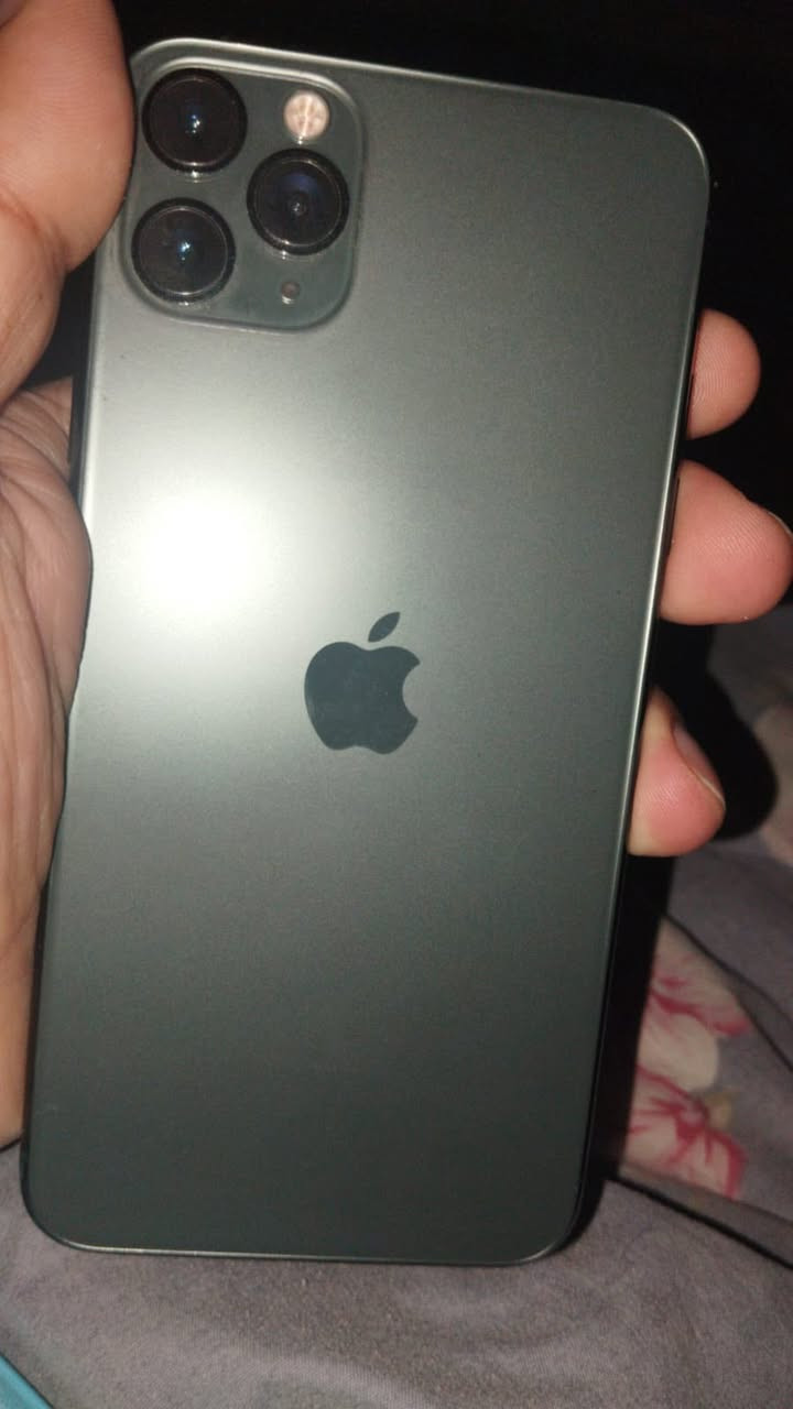 ايفون 11 برو ماكس 256 بطاريه 95 مبدل شاشه باب 
اول كل شي شغال فيس اي دي كاميرات حدث فرمت جاهز 
***********
