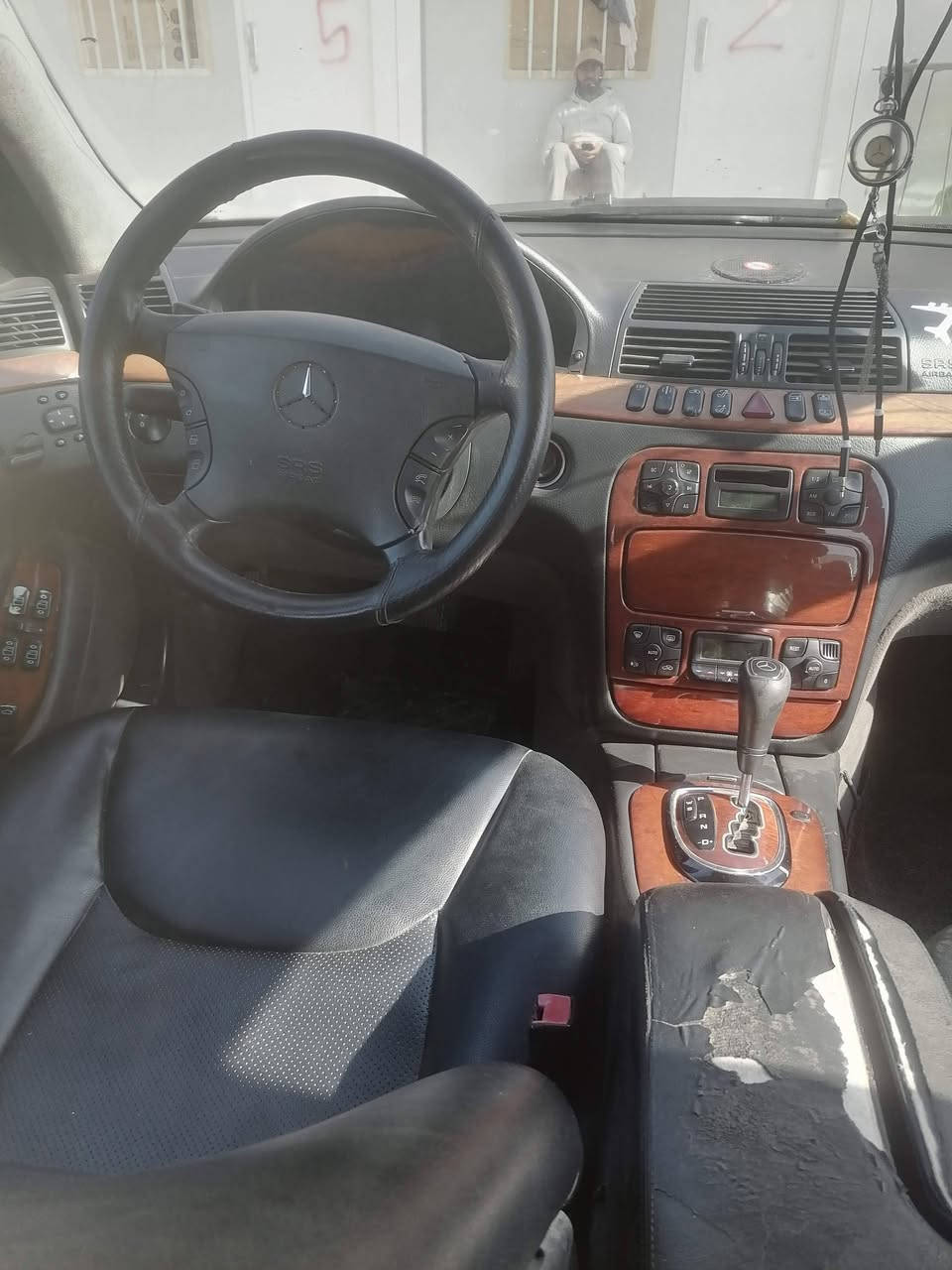 مارسيدس غواصة الفين واحد السيارة جوبلسات محرك سته سلندر السعر 95 ورقة بي مجال بصيط ***********
