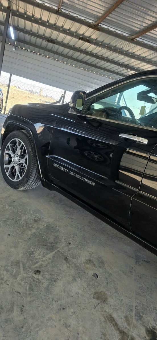 السلام عليكم
Jeep Grand Cherokee Limited 2020
جيب جراند شيروكي ليمتد ۲۰۲۰ (خليجي)
مكفوله كفاله عامه  ماشيه 73
المكان الديوانيه قضاء عفك 
رقمي ***********
 السعر ٣٢٥وبيه مجال
#المواصفات :
6سلندر  نضام جكات تصعد وتنزل
1. رادار . 
2. نظام وقوف السيارة الذكي. (AUTO PARK)
3. تحذير الخروج عن المسار .  
4. نقطة عمياء .
5. دفع رباعي 4x4 . 
6. فرش المقاعد من الجلد . 
7. صفي المقاعد الأمامية كهربائية .
8. ذاكرة لحفظ وضعيات الجلوس . 
9. صفي المقاعد الأمامية مع تدفئة . 
10. صف المقاعد الخلفية مع تدفئة . 
11. ويل قياس 20 انج .
12. مقود السائق كهربائي . 
13. تدفئة ستيرن . 
14. سقف بانوراما .
15. شاشه كبيرة 8.4 انج .
16. نظام الملاحة (GPS) . 
17. نظام خاص للطرق الوعرة . 
18. مصابيح امامية زنون . 
19. المصابيح الأمامية مع LED لايت . 
20. كشافات ضباب بروجكتر زنون . 
21. تشغيل عن بعد .
22. صندوق كهربائي .
23. حساسات أمامية . 
24. حساسات خلفية .
25. كاميرا خلفية .
26. بخاخ ماء لتنظيف المصابيح الامامية .
27. مرايا متحسسه للضوء العالي . 
28. مرايا جانبية قابلة للطي . 
29. بلوتوث تلفون . 
30. محدد سرعة . 
31. نظام تشغيل واطفاء اوتماتيكي للمحرك للتوفير من صرف الوقود . ( Auto Start System ) .
32. نظام بريك اوتماتيكي ( Auto Break System ) .
-------------------------------------
