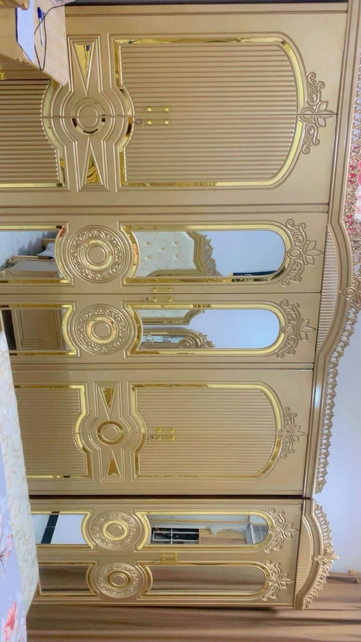 بيع غرفه أخشاب مستخدمه قليل نظافه 100%
السعر 1750000 بيها مجال قليل 
***********
