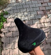 شباب منو يفيده هيج قطع السعر ٣٠ بغداد غدير  ما عندي توصيل  واتس 077104...