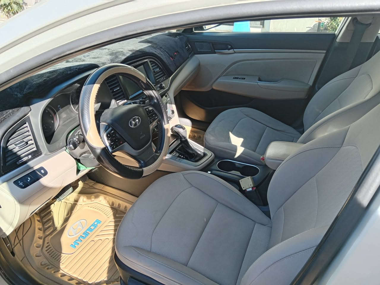 السلام عليكم
سيارة النترا موديل 2017 امريكي
سيارة جديدة دواخل حدادية كله جديد وسيارة نص فول شاشة وبصمة  وخير من الله  بيها كتاب فحص من كر يم حسون وتجي وتشوف بعينك  وسيارة باسمي ثاني يوم نداور  مكان السيارة ناصرية شطرة والاتصال للاستفسار على هذا الرقم *********** سعرها 115 وبيها مجال للشراي
