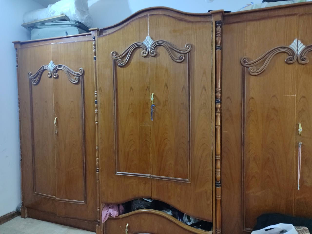 سلام عليكم عندي غرفة نوم كاملة و صاج مستعملة  سعره ٥٠٠ الف وياهم جرباية و كومديات اثنين و التاج طويل


**إذا كنت صاحب هذا الإعلان وتريد حذفه لأي سبب، رجاءا أرسل رسالة إلى الدعم الفني**