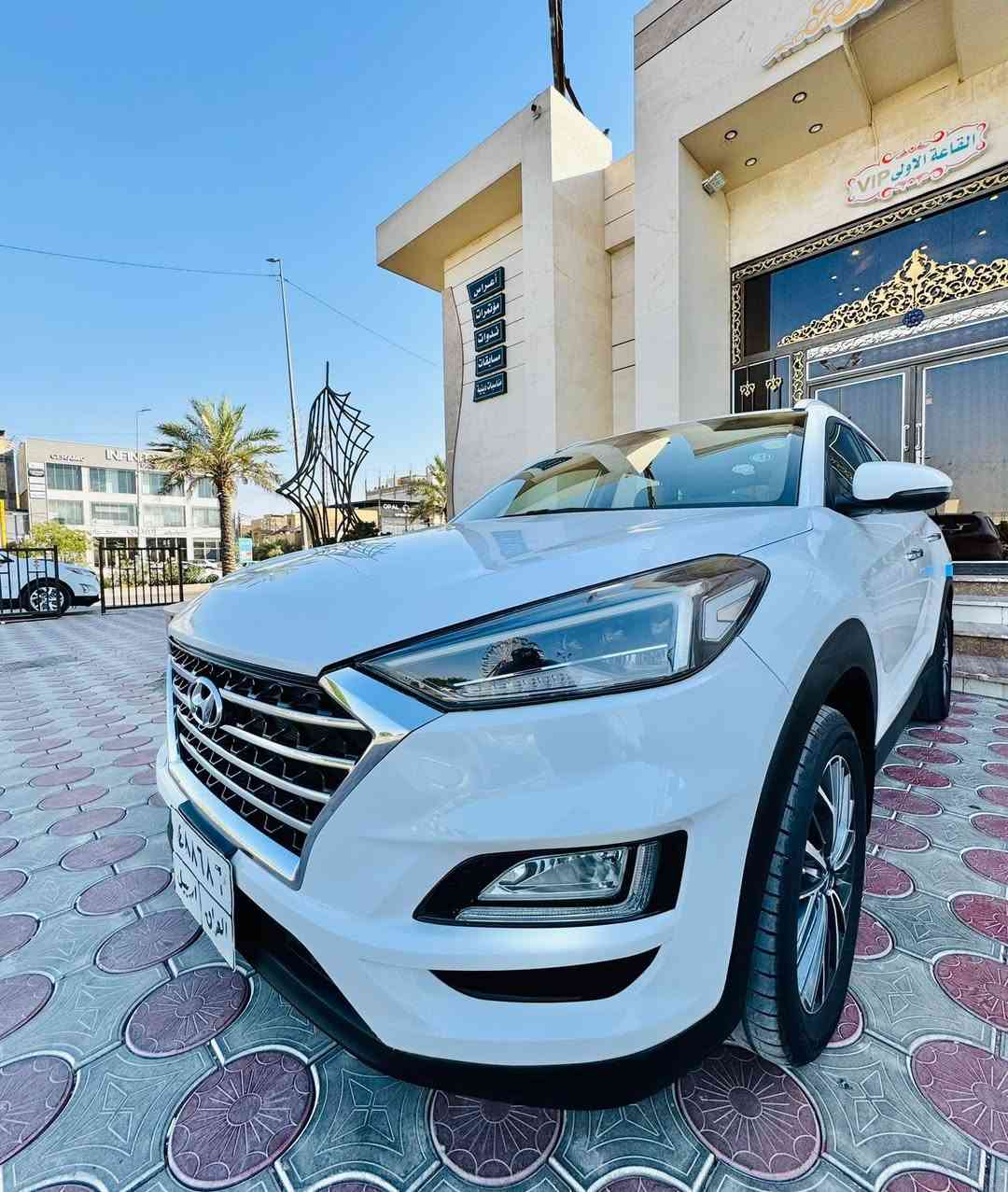 اسعد الله ايامكم بكل خير
للبيع للبيع 
هونداي توكسان خليجيه كوري اصل 2019 بجم لكزز
السيارع كفاله عامه من الصبغ و التبديل و البارد عدا طخه بسيطه بمقدمه البنيد و نصبغ و بلا فتح 
رقم اربيل  تحويل او وكاله 
لون ابيض ثلجي ❄️ 

المواصفات؛
🥷غرفه عسلي بيجي 
🥷كشنات خلفيه قلاب
🥷مري شفط
🥷ترحيب بالمري 
🥷بلاجكتورات led
🥷لايتات خمس عدسات +led
🥷بكلايت led
🥷مرايه وسطيه عاكسه للضوء 
🥷كامره خلفيه بلاد  دواره
🥷فول تحكم ستيرن
🥷 هاند بريك بالرجل 
🥷حساس خلفي 
و الخ من المواصفات المعروفه …

السياره جاهزه من كلشي مكينه كير كفاله 
حداديه امامي خلفي كله جديد  
ادامه جديده صرف بانزين انسى حتى ادونز ماكو 
باتري جديد

السعر (165 $) و بيها مجال بسيط و ما اعتقد اكو بهيج سعر 
و بهيج موديل و نظافه

للتواصل ***********
مكان السياره النجف الاشرف
