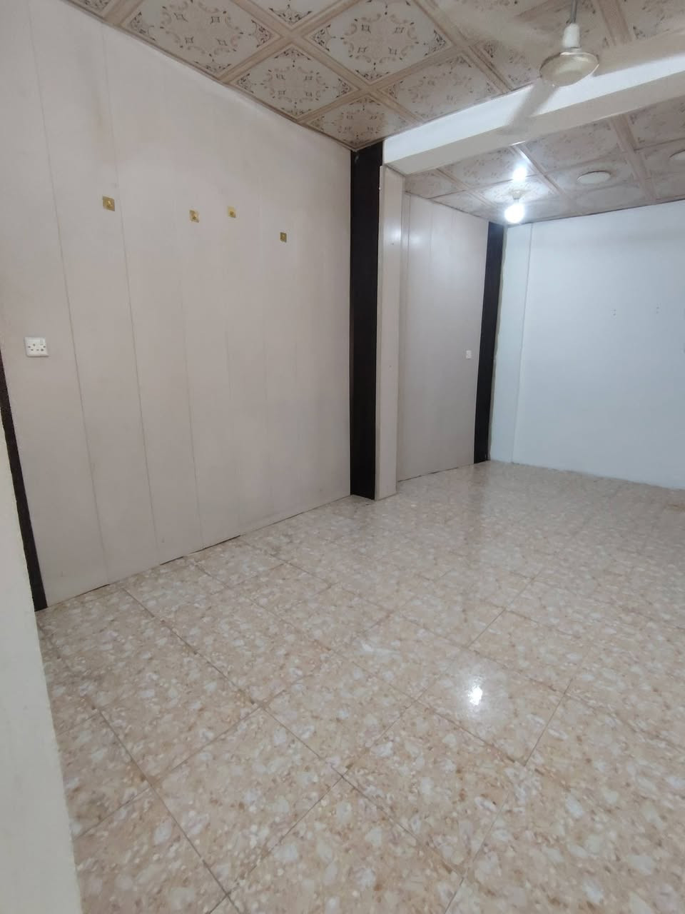 شقه الإيجار
شارع سبعه نيسان بهرز 
الاستفسار الاتصال على الرقم ***********
