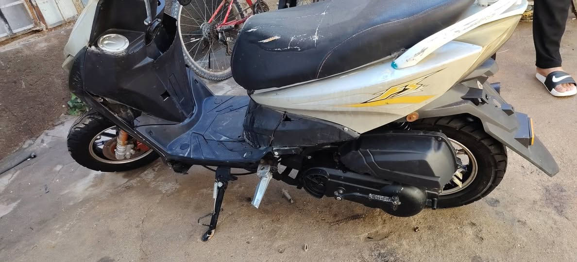 سلام عليكم دراجه اف اس صيني شغاله وجديده سلف هند مجفته مره وحده دراجه جاهزه بدون اوراق مكفوله سرقه وعشائر مكاني حي المعلمين الجديد ***********سعر 200وبيهه مجال  كهرباياتهه شغاله
