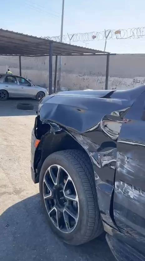 **للبيع شيفروليه تاهو 2024 فئة RST**
أمريكي أصلي مصنع General Motors الولايات المتحدة الأمريكية

تاريخ التصنيع أبريل 2024

رقم الهيكل : 1GNSKRKD3RR232860

---

**المحرك والأداء**

1. محرك V8 سعة 5.3 لتر بقوة 355 حصان وعزم 383 رطل قدم

2. ناقل حركة أوتوماتيك 10 سرعات

3. دفع رباعي 4WD

---

**الشكل الخارجي**

1. لون أسود فحمي بالكامل

2. شبك أمامي أسود مع تفاصيل Black Ice خاصة بفئة RST

3. الويل 22 إنش ألمنيوم بطلاء أسود لامع.

4. مغلفة PPF كاملة مع درع للجامة الأمامية

5. ماشية 31 ألف ميل فقط.

---

**الداخلية**

1. مقاعد جلد أسود بخياطة حمراء خاصة بفئة RST

2. 3 صفوف مقاعد تتسع لـ 9 أشخاص

3. تكييف ثلاثي المناطق

4. مقاعد أمامية كهربائية

5. شاشة لمس 10.25 إنش

6. عداد رقمي 12.3 إنش

7. شاشة HUD على الزجاج الأمامي

8. نظام صوت Bose

9. فتحة سقف بانورامية

10. شحن لاسلكي للجوال

11. Apple CarPlay و Android Auto

12. نقطة واي فاي داخل السيارة

13. منافذ USB متعددة

14. نظام ملاحة GPS

---

**أنظمة الأمان**

1. 10 وسائد هوائية

2. فرملة طوارئ تلقائية مع كشف المشاة

3. تحذير تصادم أمامي

4. مراقبة النقطة العمياء

5. تحذير تغيير المسار مع تصحيح تلقائي

6. كاميرا خلفية

7. حساسات ركن أمامية وخلفية

8. كروز كونترول تكيفي

9. نظام StabiliTrak للثبات الإلكتروني

10. نظام Teen Driver للمراقبة

---

**السعر : 45 الف دولار**

الموقع : النجف

للتواصل : راسل على الخاص
هاتف :***********

سيارة شبه جديدة محافظ عليها بشكل ممتاز، فرصة نادرة ما راح تتكرر

®®®صور الحادث مرفقة®®®
