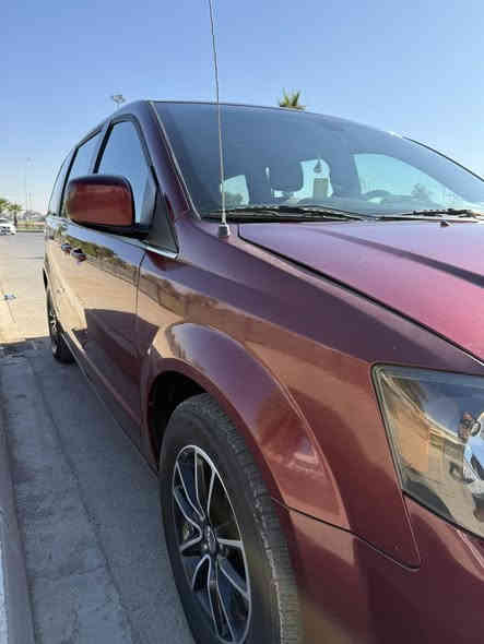 دوج كرفان 2019GT ومعروفة مواصفاته حادث فقط مقدمة البنيد وبدون تبديل وكامله السياره من صدر وتايرات ومكينه ودواخل للاستفسار ***********
